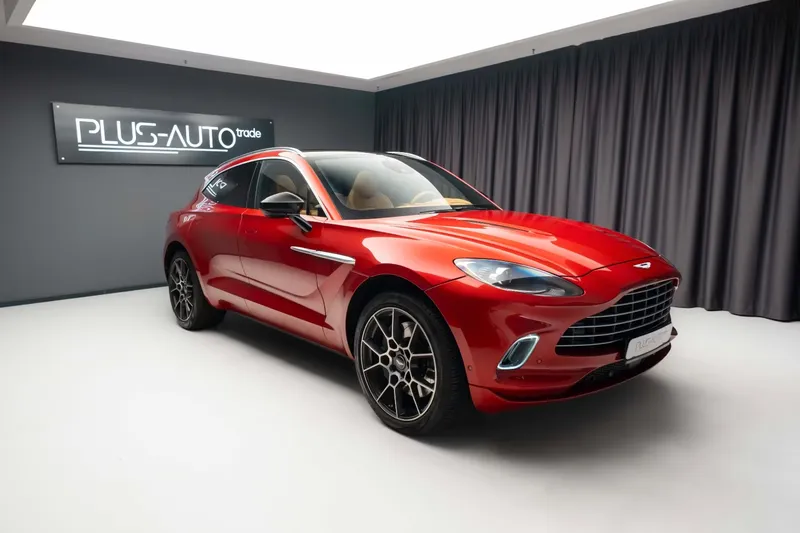 Красный V8 для смелых: Разбор Aston Martin DBX