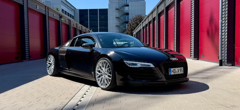 Audi R8 V10 Plus: Керамика, атмосферный V10 и странности в описании