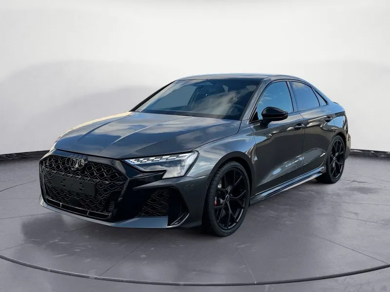 Карманная ракета с пятью цилиндрами: разбор Audi RS 3 Limousine