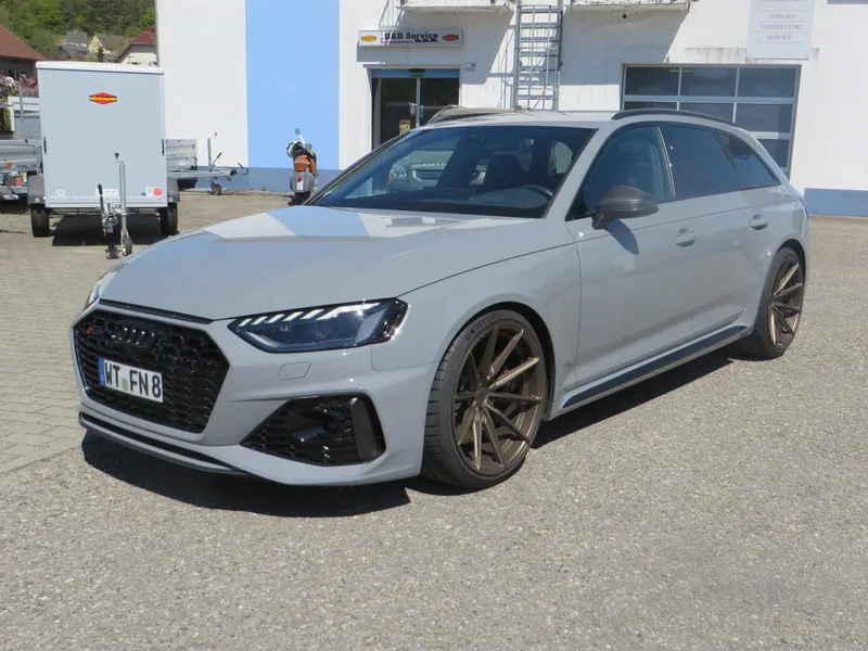 Audi RS4 Avant 2.9 TFSI: Семейный универсал с характером суперкара