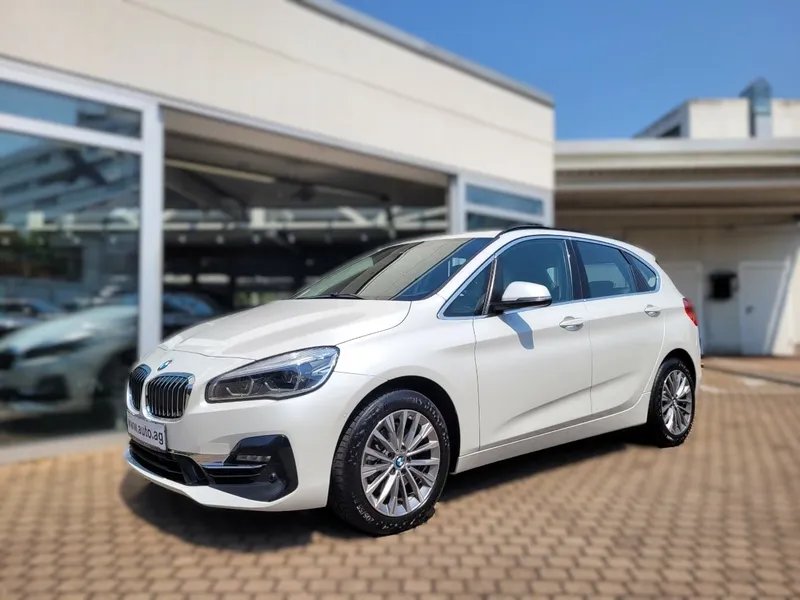 BMW 220 Active Tourer: Семейный прагматизм в обертке Luxury Line