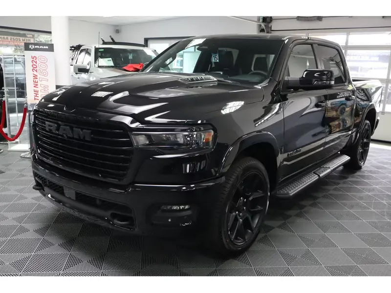 Американский масштаб в черном глянце: Обзор нового Dodge Ram 1500 Laramie Night