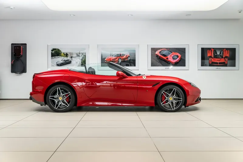 Ferrari California: Красный кабриолет для тех, кто не любит спешить