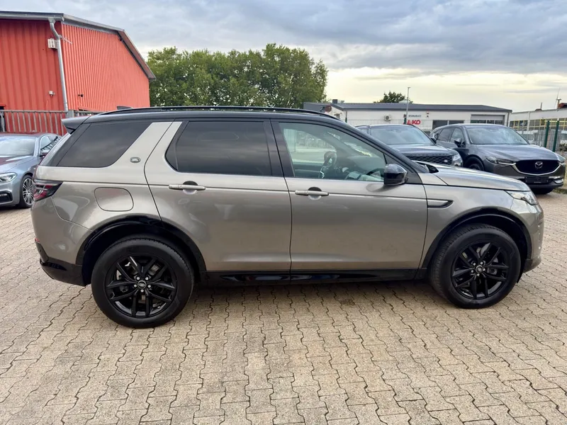 Land Rover Discovery Sport Dynamic HSE: Компактный британец с амбициями большого внедорожника