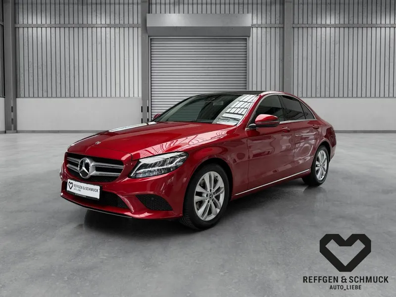 Красный седан с ручной коробкой: разбор Mercedes-Benz C 180 Avantgarde