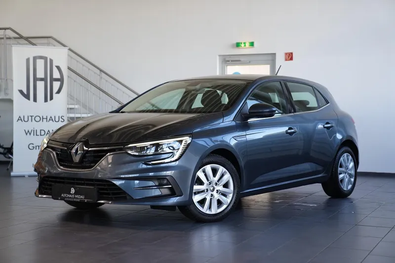 Рациональный выбор или французский компромисс: Обзор Renault Megane IV Zen