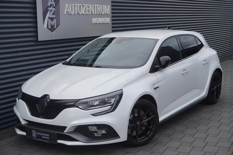 Горячий француз с цифровым лицом: разбор Renault Megane R.S.