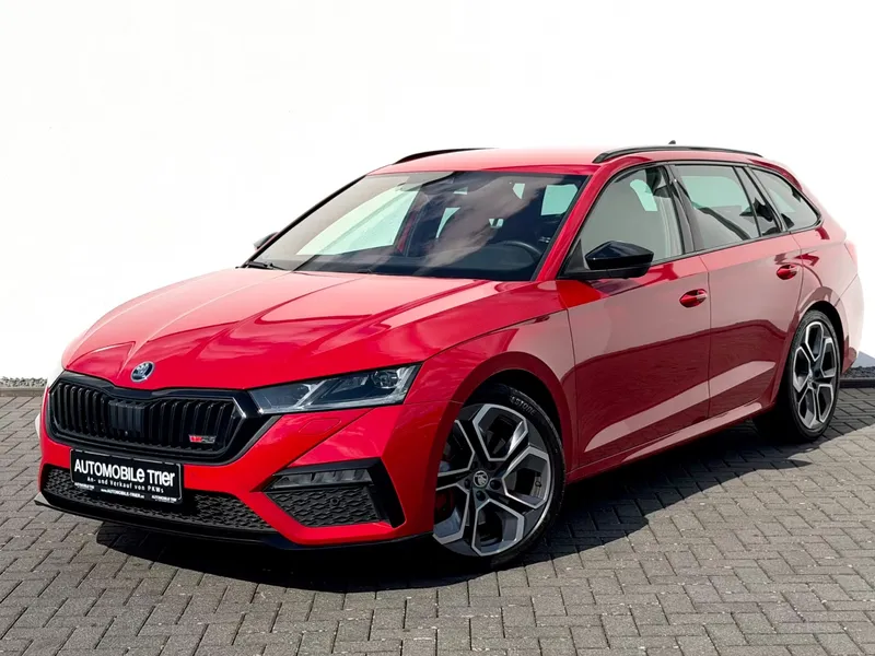 Skoda Octavia Combi RS: Семейный универсал с характером хулигана