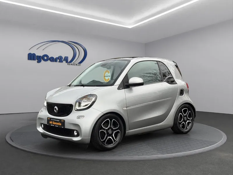 Smart ForTwo с характером: кожа, JBL и занижение H&R