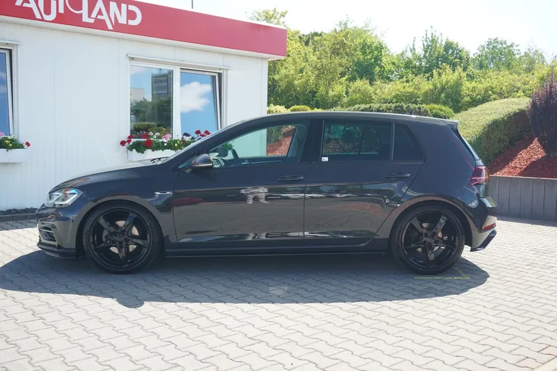 Volkswagen Golf VII 1.5 TSI Highline R-Line: Эталонный хэтчбек в «спортивном» обличье