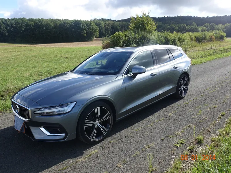 Семейный экспресс с характером: разбор Volvo V60 D4 Inscription
